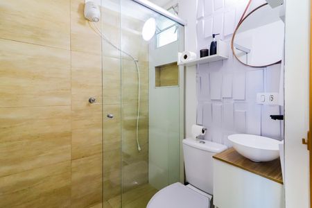 Banheiro de kitnet/studio para alugar com 1 quarto, 25m² em Jardim Ivana, São Paulo