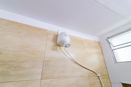 Banheiro de kitnet/studio para alugar com 1 quarto, 25m² em Jardim Ivana, São Paulo