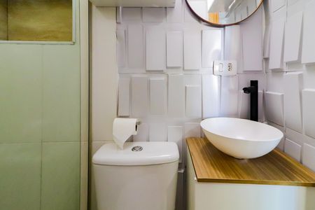 Banheiro de kitnet/studio para alugar com 1 quarto, 25m² em Jardim Ivana, São Paulo
