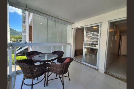 Apartamento à venda com 74m², 2 quartos e 1 vagaVaranda