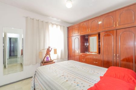 Casa à venda com 250m², 2 quartos e 2 vagas Casa à venda com 250m², 2 quartos e 2 vagasQuarto 1