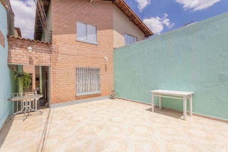 Casa à venda com 250m², 2 quartos e 2 vagas Casa à venda com 250m², 2 quartos e 2 vagasTerraço