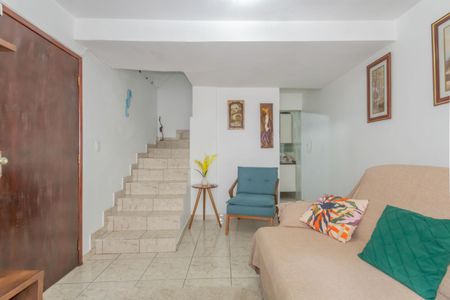 Casa à venda com 250m², 2 quartos e 2 vagas Casa à venda com 250m², 2 quartos e 2 vagasSala