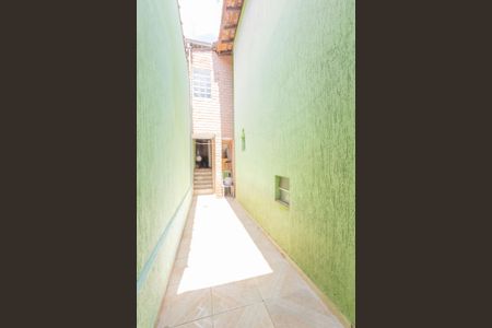 Casa à venda com 250m², 2 quartos e 2 vagas Casa à venda com 250m², 2 quartos e 2 vagasCorredor Lateral