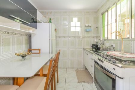 Casa à venda com 250m², 2 quartos e 2 vagas Casa à venda com 250m², 2 quartos e 2 vagasCozinha