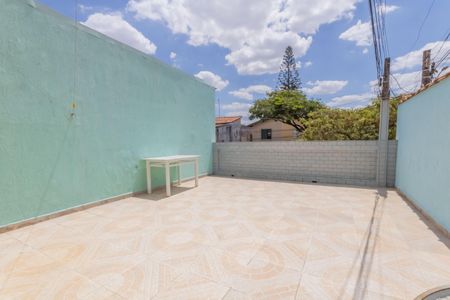 Casa à venda com 250m², 2 quartos e 2 vagas Casa à venda com 250m², 2 quartos e 2 vagasTerraço