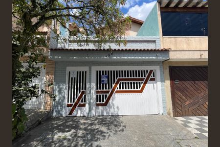 Casa à venda com 250m², 2 quartos e 2 vagas Casa à venda com 250m², 2 quartos e 2 vagasFachada