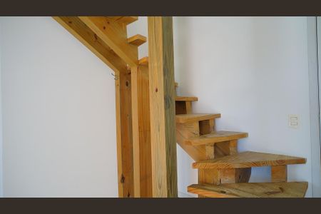 Apartamento para alugar com 100m², 2 quartos e 2 vagas Apartamento para alugar com 100m², 2 quartos e 2 vagasEscada