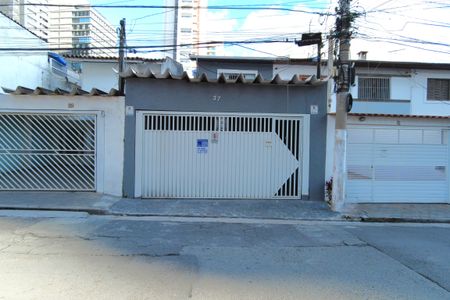 Casa à venda com 140m², 2 quartos e 2 vagasFachada