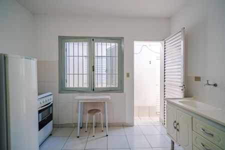 Cozinha de kitnet/studio para alugar com 1 quarto, 15m² em Vila Gomes, São Paulo