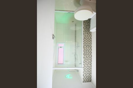 Banheiro de apartamento para alugar com 2 quartos, 52m² em Parque Taboão, Taboão da Serra