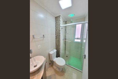 Banheiro de apartamento para alugar com 2 quartos, 52m² em Parque Taboão, Taboão da Serra