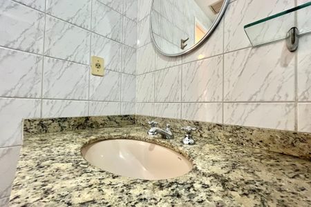 Apartamento à venda com 70m², 2 quartos e 1 vagaBanheiro Corredor