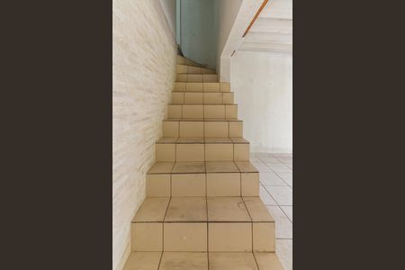 Casa para alugar com 109m², 3 quartos e 2 vagasEscada