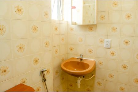 Banheiro da suíte de apartamento para alugar com 1 quarto, 43m² em Setor Leste Universitário, Goiânia