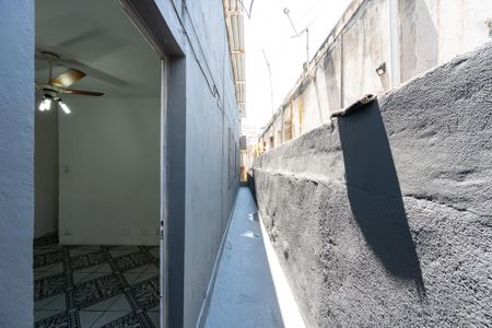 Casa para alugar com 70m², 2 quartos e 1 vaga Casa para alugar com 70m², 2 quartos e 1 vagaCorredor