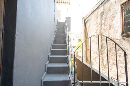 Casa para alugar com 70m², 2 quartos e 1 vaga Casa para alugar com 70m², 2 quartos e 1 vagaEscadas