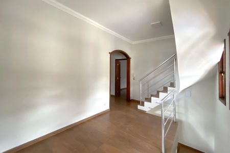 Casa à venda com 360m², 3 quartos e 7 vagasHall da Escada