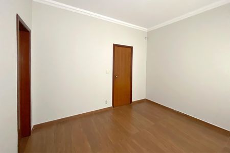 Casa à venda com 360m², 3 quartos e 7 vagasSuíte 2