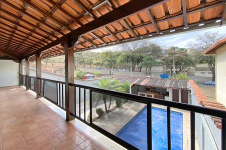 Casa à venda com 360m², 3 quartos e 7 vagasVaranda