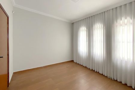 Casa à venda com 360m², 3 quartos e 7 vagasSuíte 2