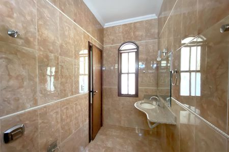 Casa à venda com 360m², 3 quartos e 7 vagasBanheiro da Suíte 3