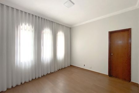 Casa à venda com 360m², 3 quartos e 7 vagasSuíte 2
