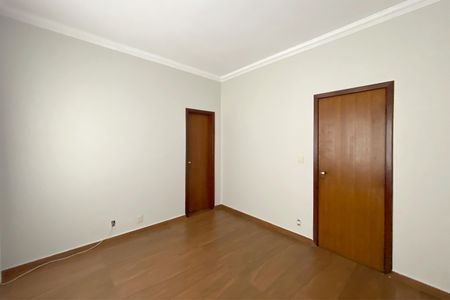 Casa à venda com 360m², 3 quartos e 7 vagasSuíte 2