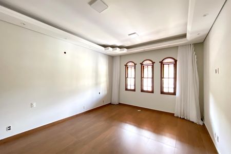 Casa à venda com 360m², 3 quartos e 7 vagasSuíte 1