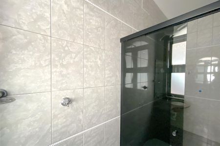 Casa à venda com 360m², 3 quartos e 7 vagasBanheiro da Suíte 2