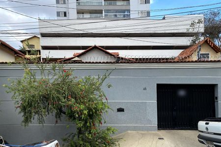 Casa à venda com 360m², 3 quartos e 7 vagasFachada