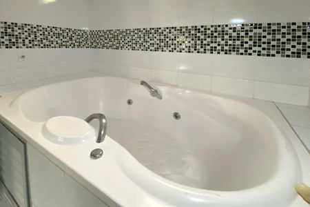 Casa à venda com 360m², 3 quartos e 7 vagasBanheiro da Suíte 1