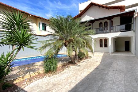 Casa à venda com 360m², 3 quartos e 7 vagasÁrea Externa