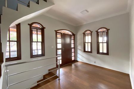 Casa à venda com 360m², 3 quartos e 7 vagasHall da Escada