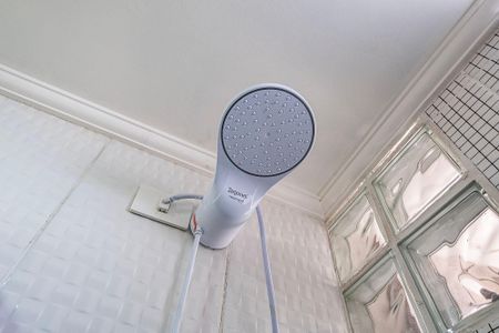 Banheiro de apartamento para alugar com 1 quarto, 56m² em Pinheiros, São Paulo