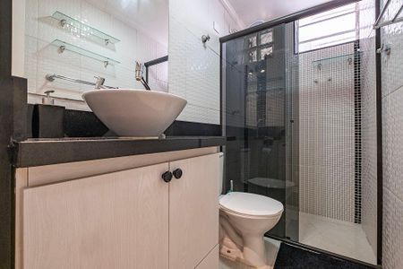 Banheiro de apartamento para alugar com 1 quarto, 56m² em Pinheiros, São Paulo