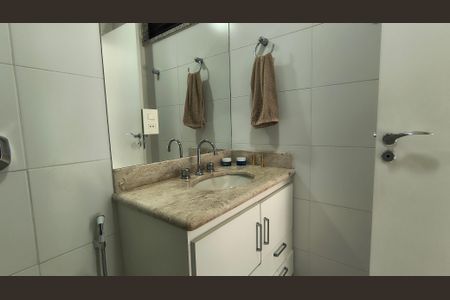 Apartamento para alugar com 190m², 3 quartos e 2 vagas Apartamento para alugar com 190m², 3 quartos e 2 vagasBanheiro da Suíte 2