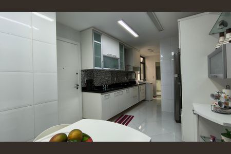 Apartamento para alugar com 190m², 3 quartos e 2 vagas Apartamento para alugar com 190m², 3 quartos e 2 vagasCozinha