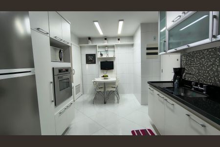 Apartamento para alugar com 190m², 3 quartos e 2 vagas Apartamento para alugar com 190m², 3 quartos e 2 vagasCozinha