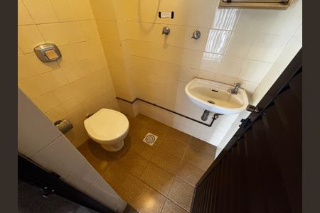 Apartamento para alugar com 260m², 3 quartos e 2 vagasBanheiro de serviço