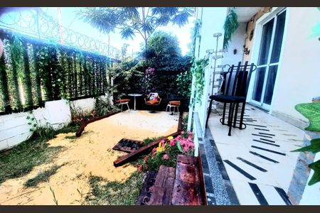 Apartamento à venda com 140m², 2 quartos e 1 vaga Apartamento à venda com 140m², 2 quartos e 1 vagaJardim Privado