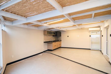 Apartamento à venda com 103m², 2 quartos e sem vaga Apartamento à venda com 103m², 2 quartos e sem vagaVaranda / Churrasqueira