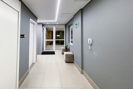 Apartamento à venda com 103m², 2 quartos e sem vaga Apartamento à venda com 103m², 2 quartos e sem vagaHall Elevador