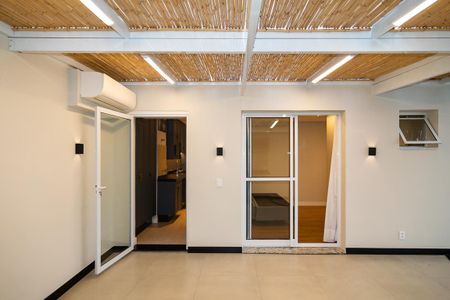 Apartamento à venda com 103m², 2 quartos e sem vaga Apartamento à venda com 103m², 2 quartos e sem vagaVaranda / Churrasqueira