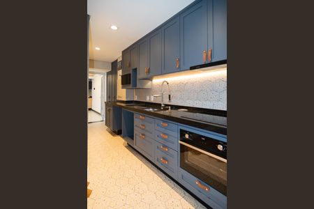 Apartamento à venda com 103m², 2 quartos e sem vaga Apartamento à venda com 103m², 2 quartos e sem vagaCozinha / Área de Serviço