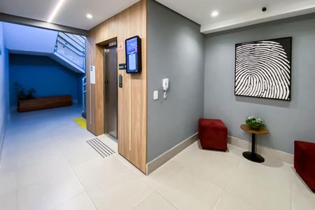 Apartamento à venda com 103m², 2 quartos e sem vaga Apartamento à venda com 103m², 2 quartos e sem vagaHall Elevador