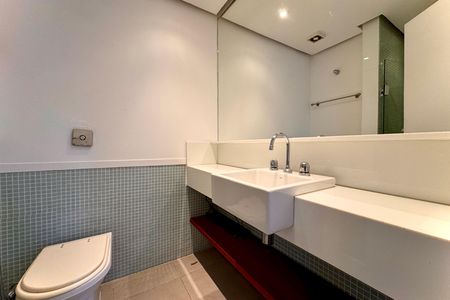 Apartamento à venda com 80m², 2 quartos e sem vaga Apartamento à venda com 80m², 2 quartos e sem vagaBanheiro social