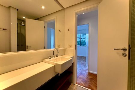 Apartamento à venda com 80m², 2 quartos e sem vaga Apartamento à venda com 80m², 2 quartos e sem vagaBanheiro social
