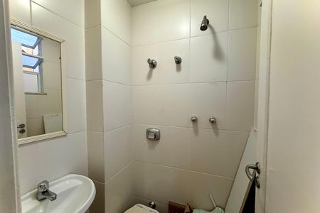 Apartamento à venda com 80m², 2 quartos e sem vaga Apartamento à venda com 80m², 2 quartos e sem vagaBanheiro de serviço