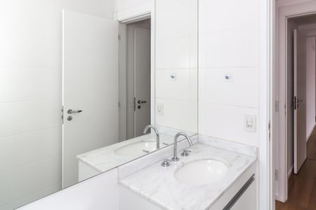 Apartamento à venda com 107m², 2 quartos e 2 vagasBanheiro da Suíte 2